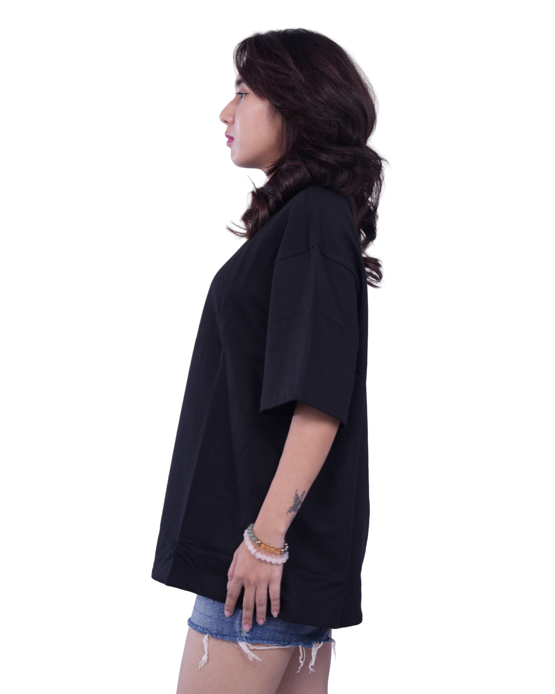 Person wearing a black oversize T-shirt