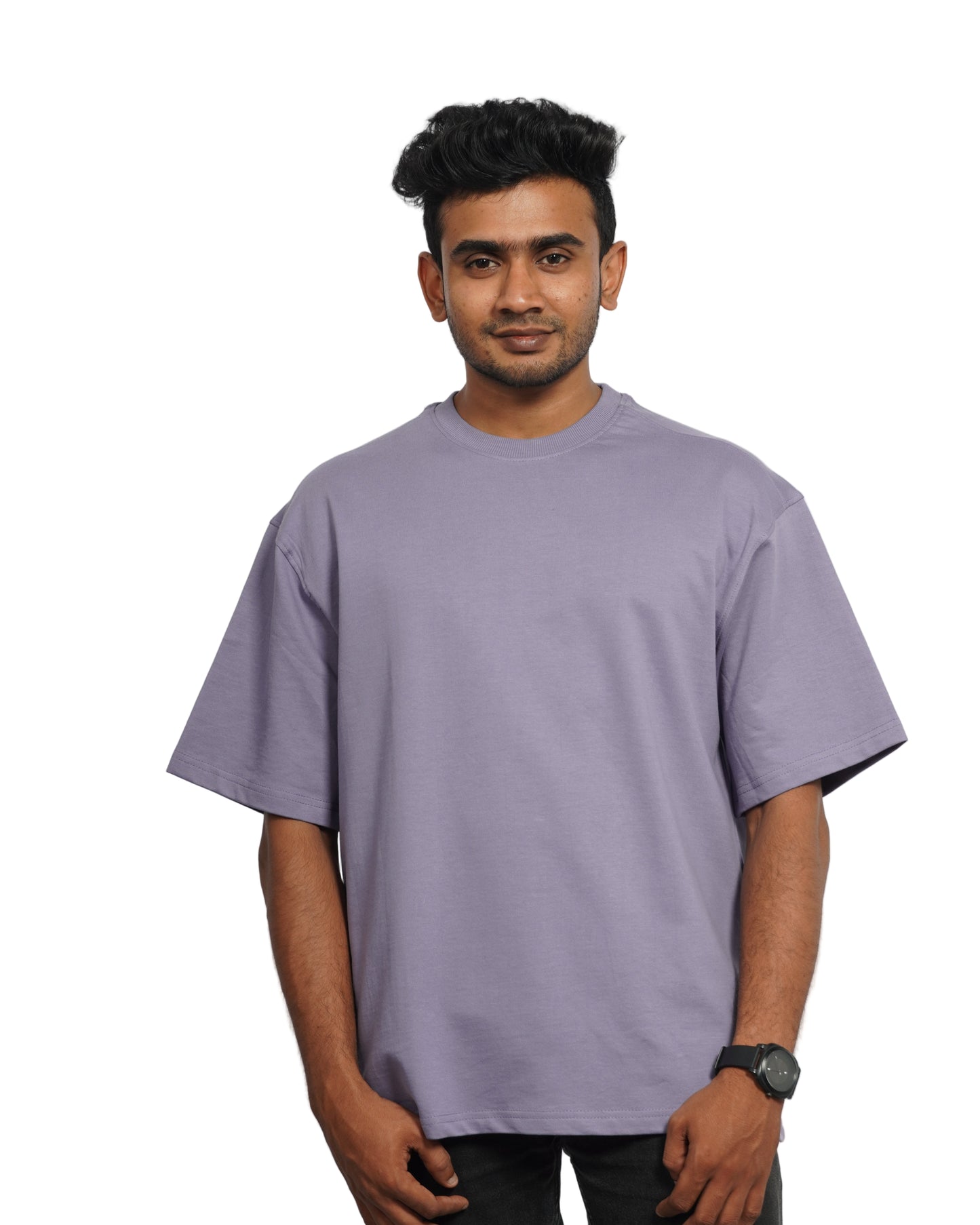 Man wearing a lavender oversize t-shirt 